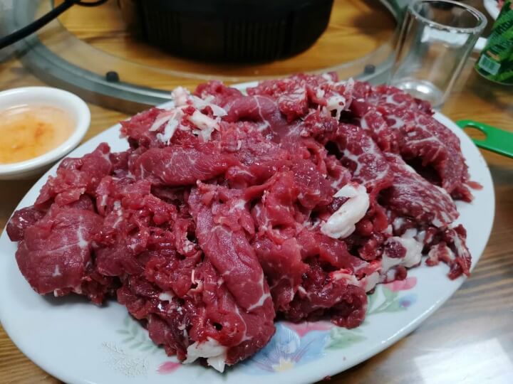 满满的一碟牛肉